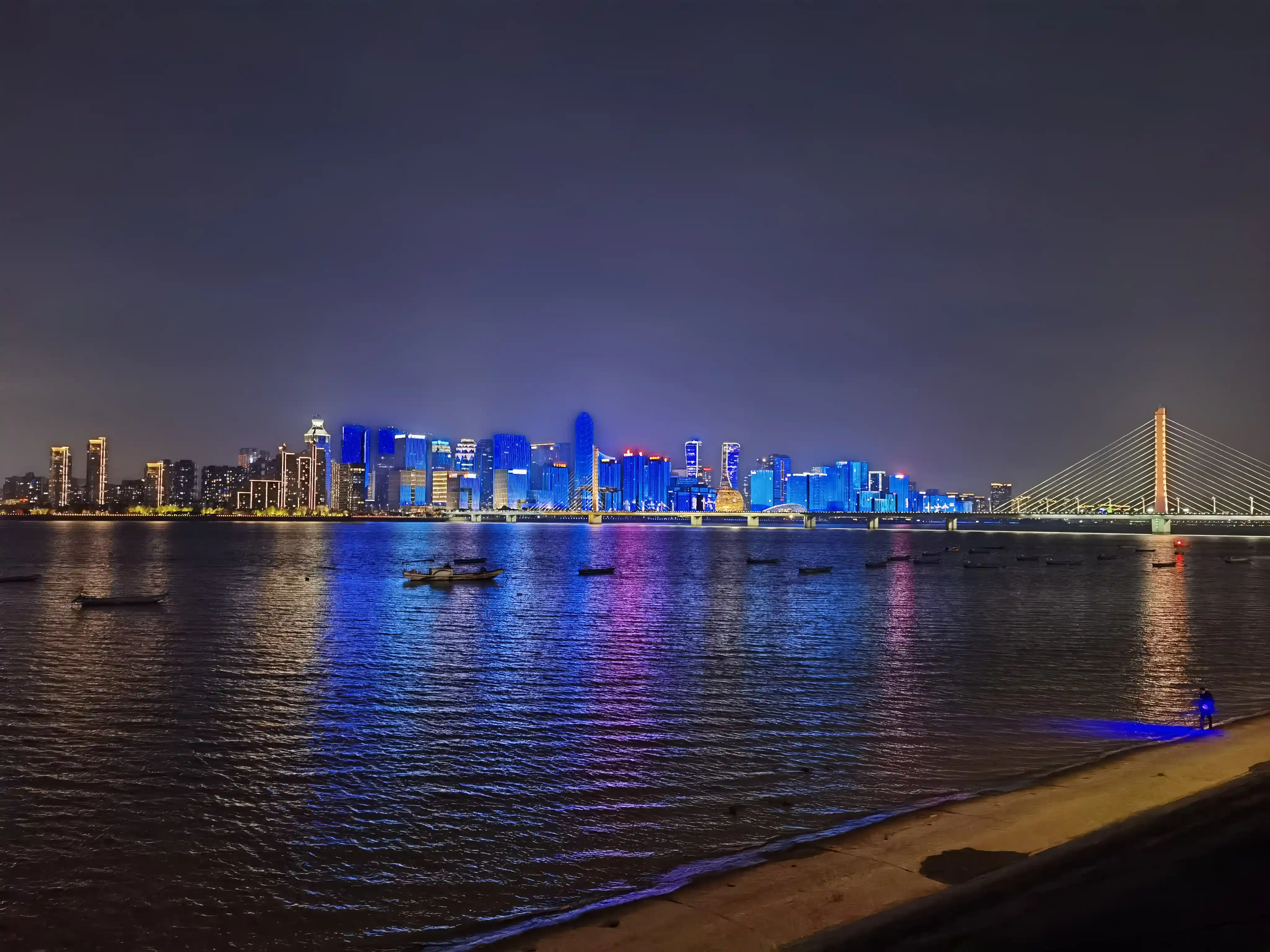 钱塘江对岸的夜景 钱塘江对岸的夜景