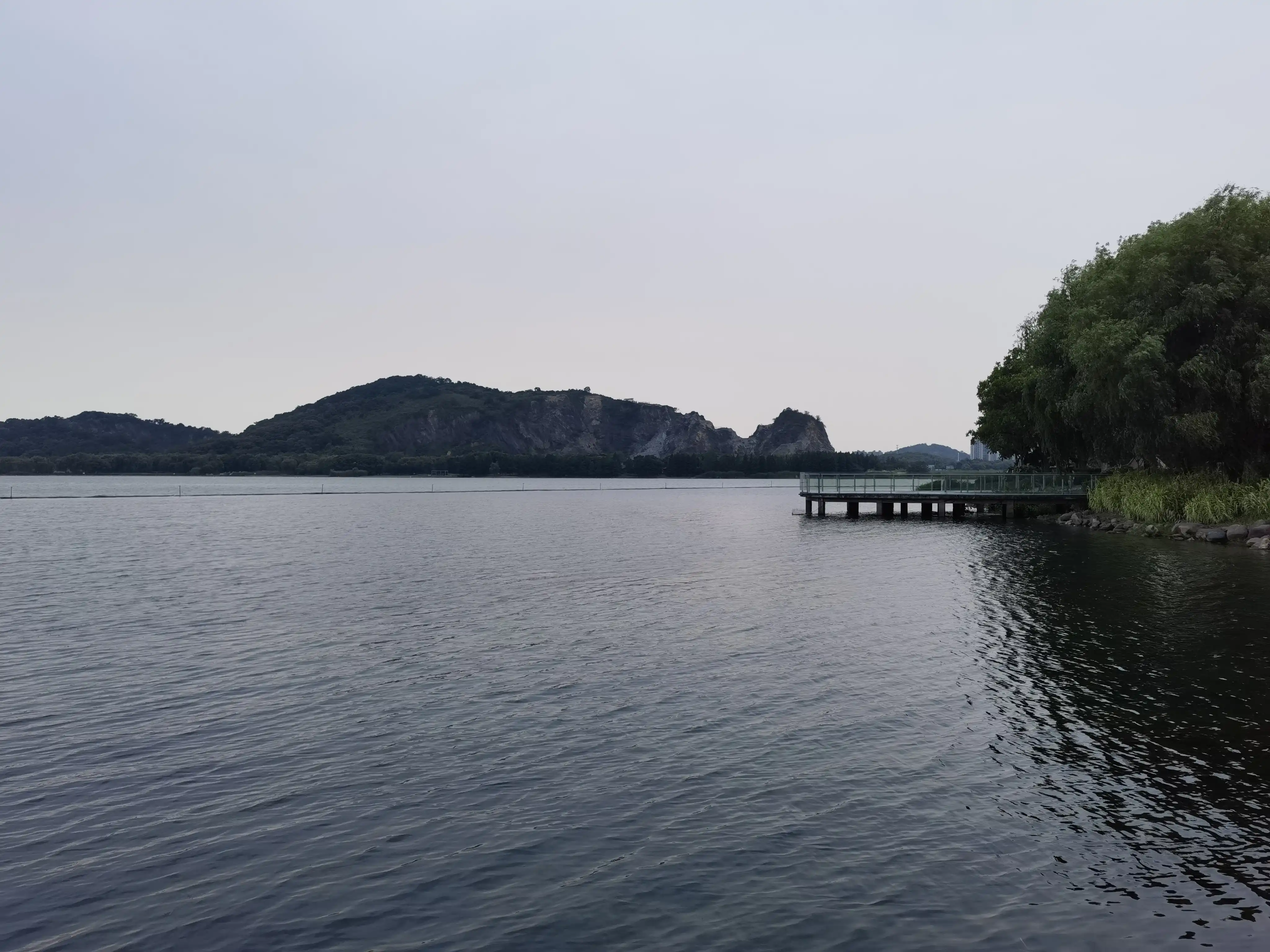 傍晚宁静的湖面 傍晚宁静的湖面