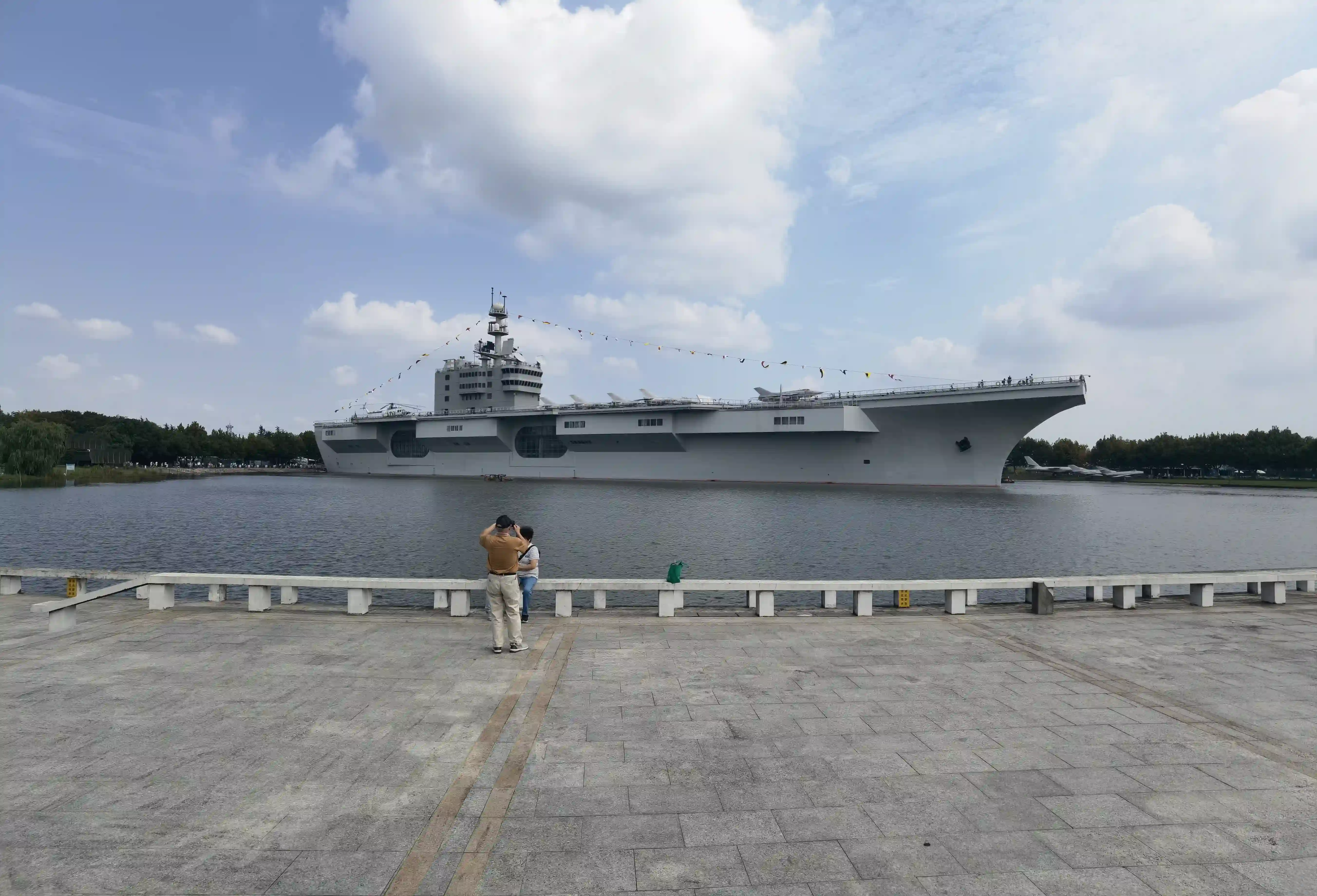 航母水泥模型 航母水泥模型