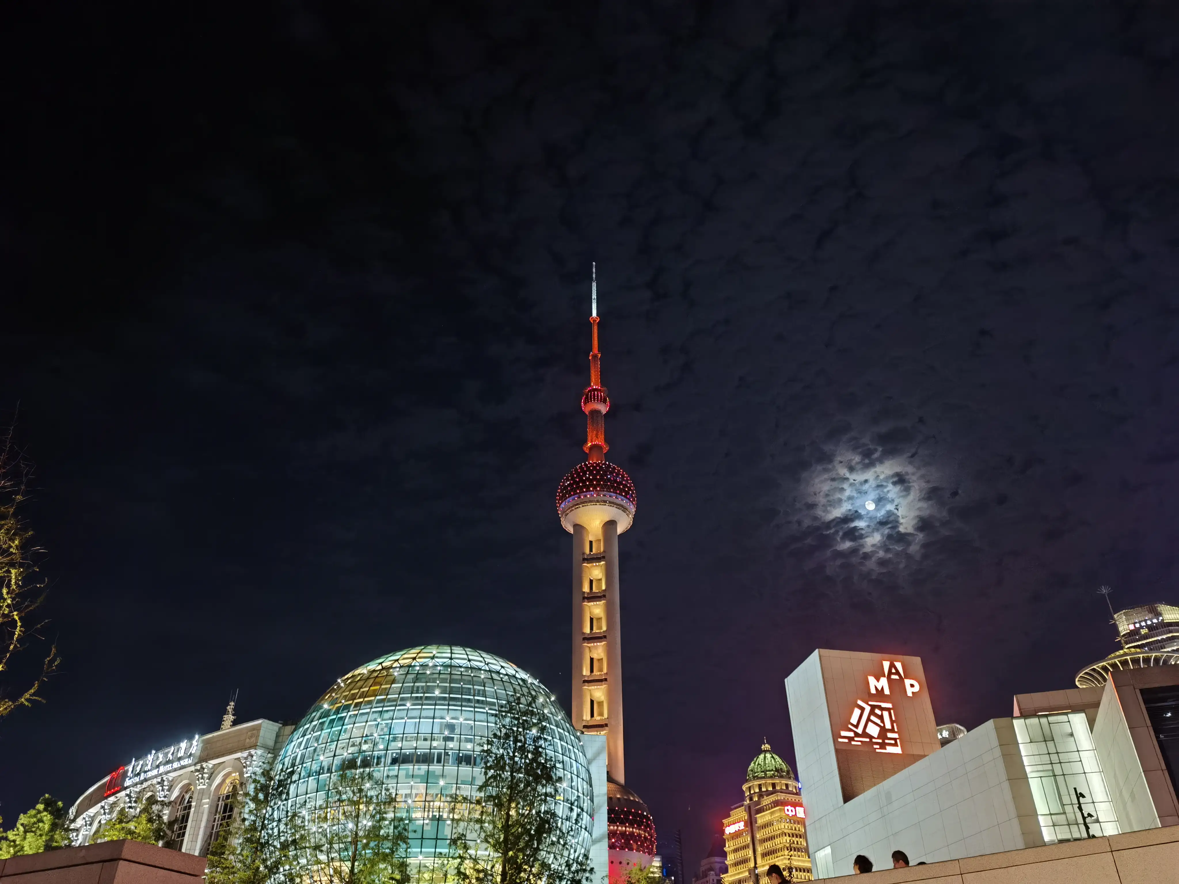 东方明珠与月亮同框 东方明珠与月亮同框