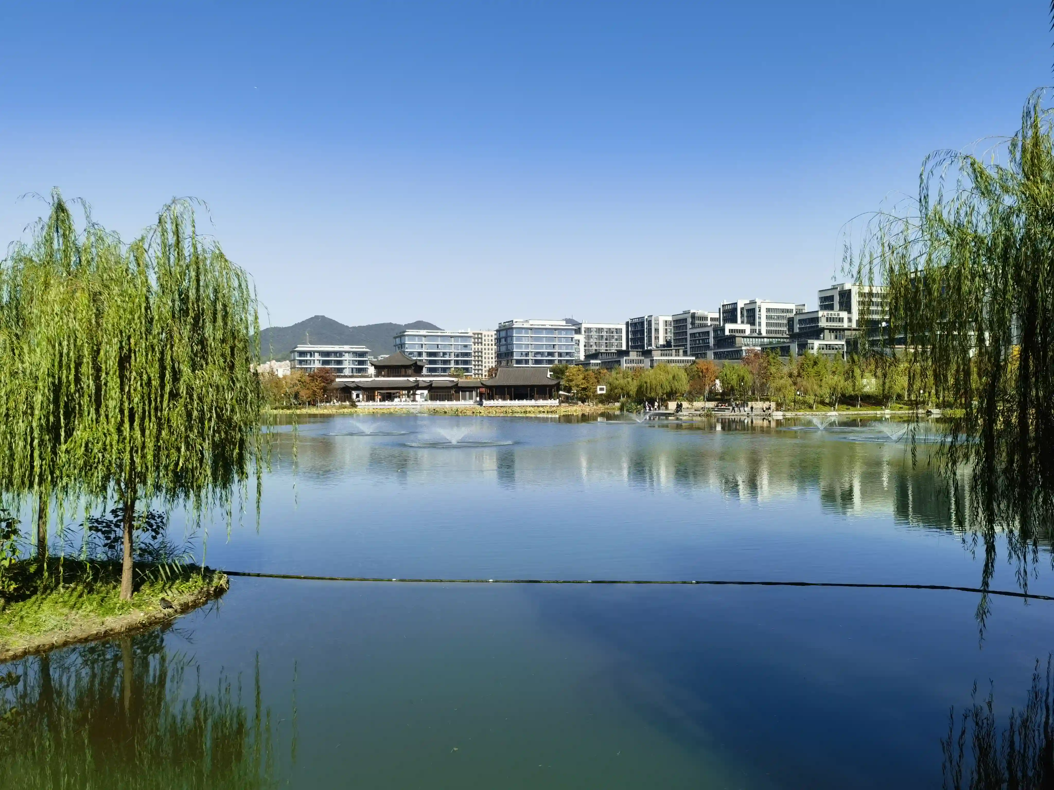 桃花湖公园内的人工湖 桃花湖公园内的人工湖