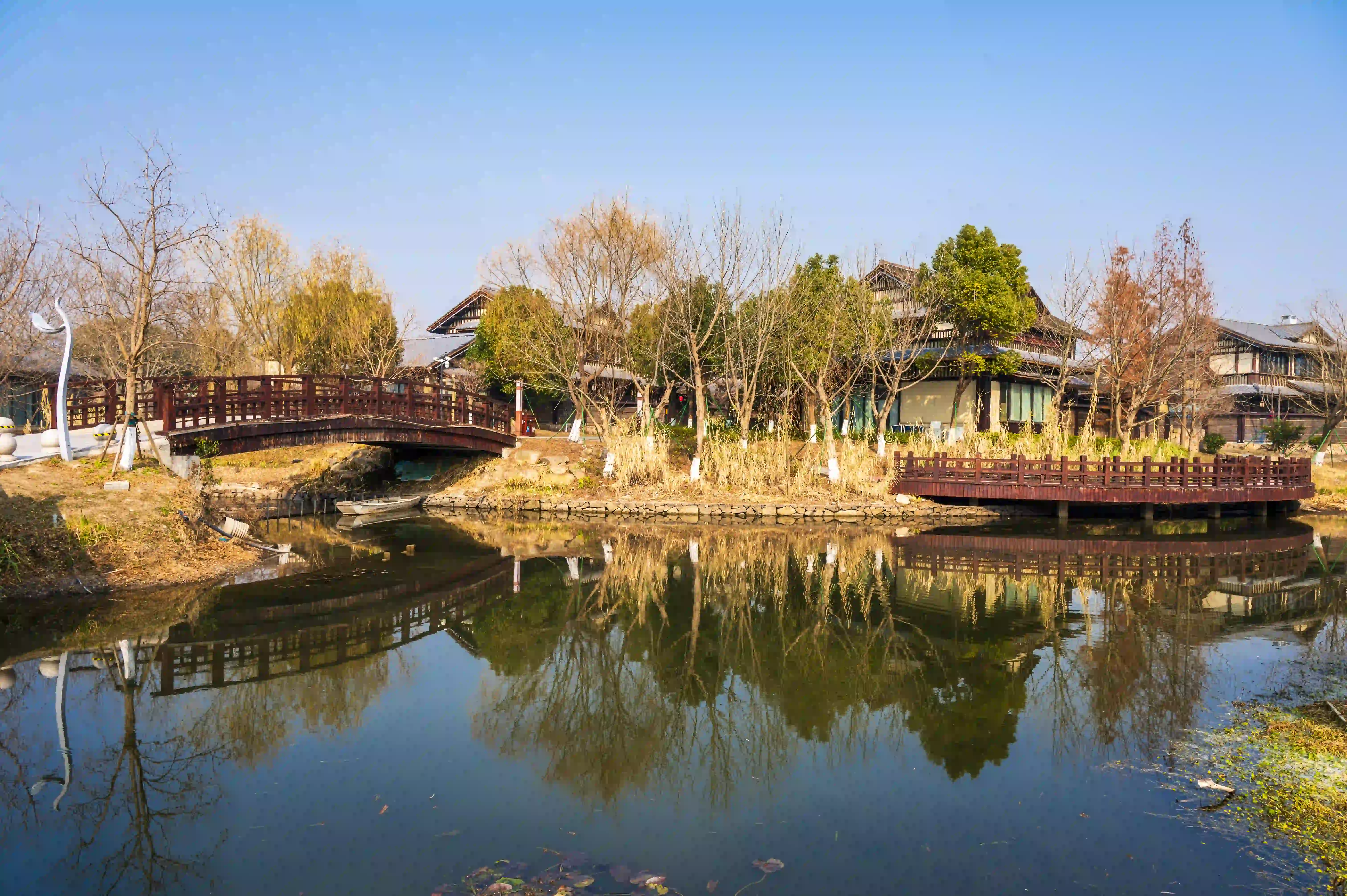 小河对岸的景色 小河对岸的景色