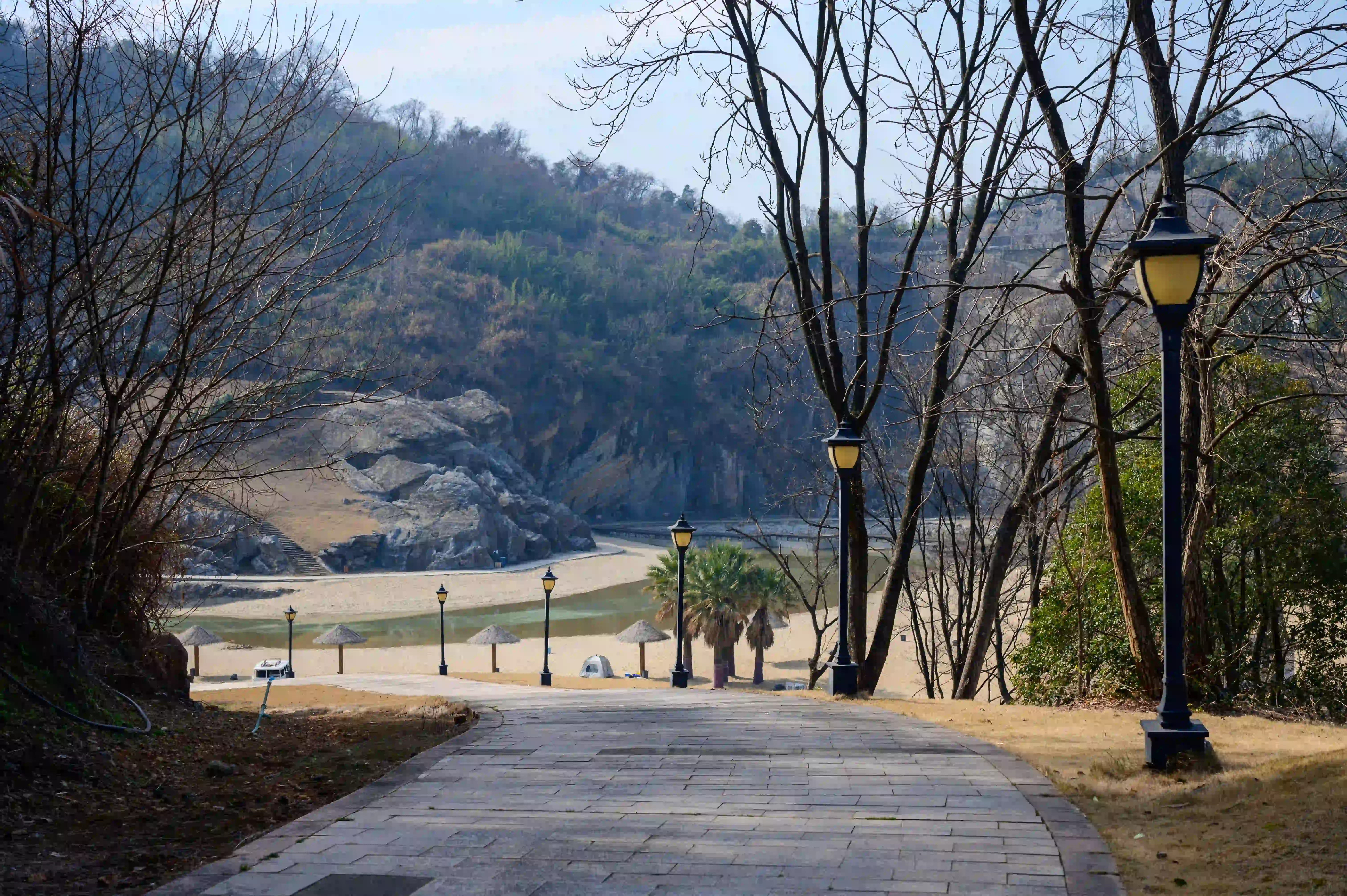 坡道边的路灯 坡道边的路灯