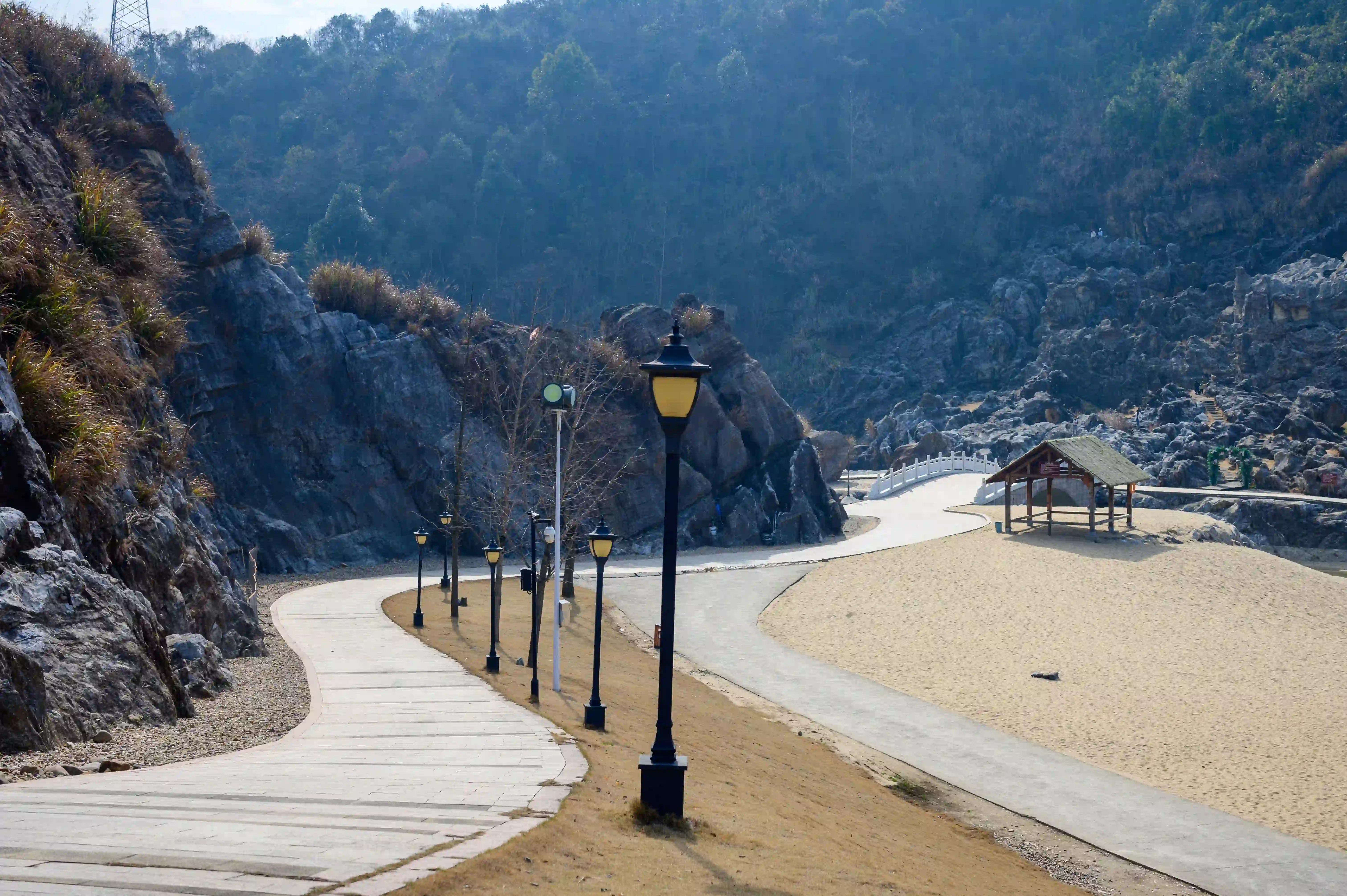坡道边的路灯 坡道边的路灯