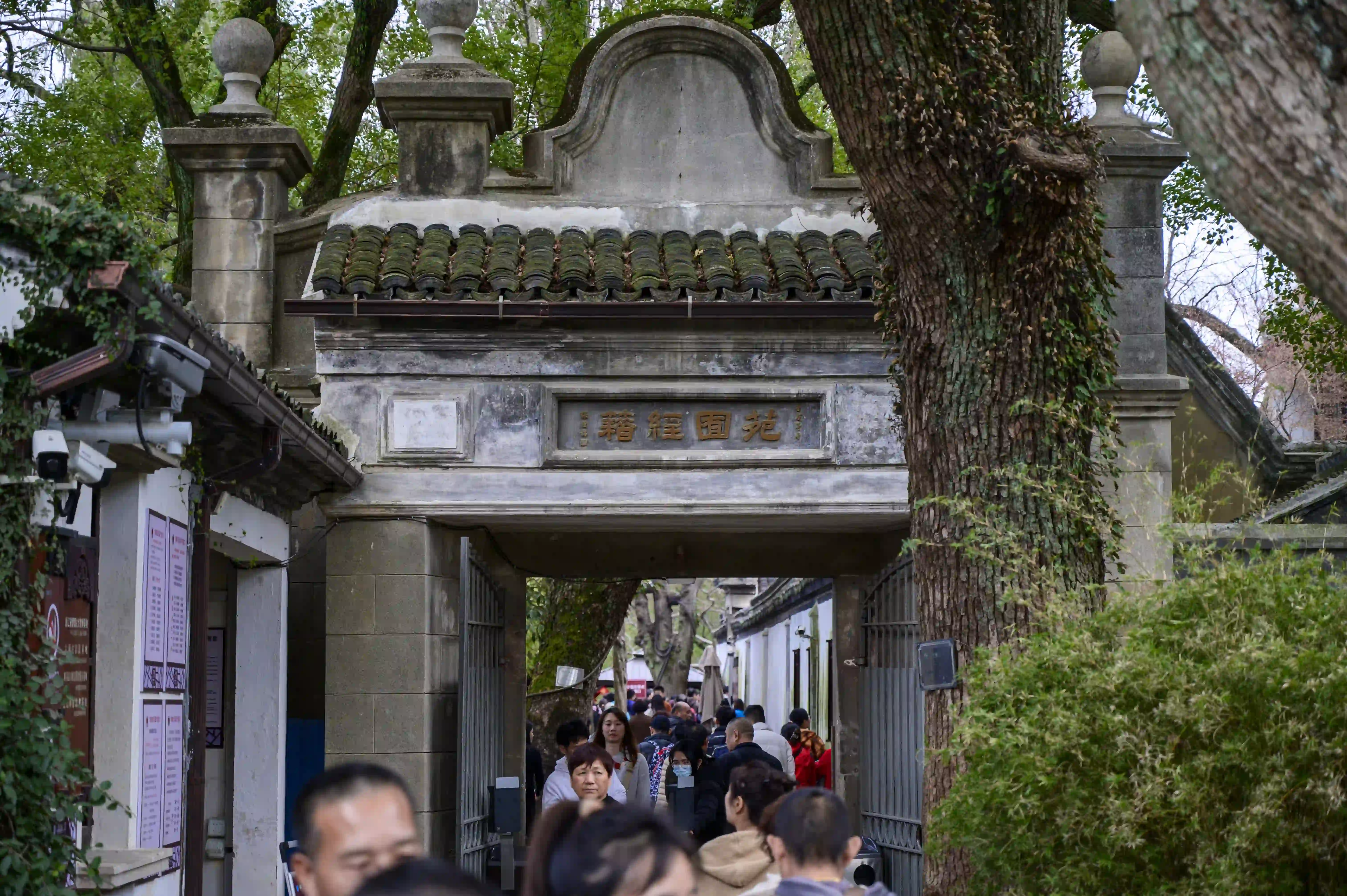 小莲庄出口处的人流 小莲庄出口处的人流