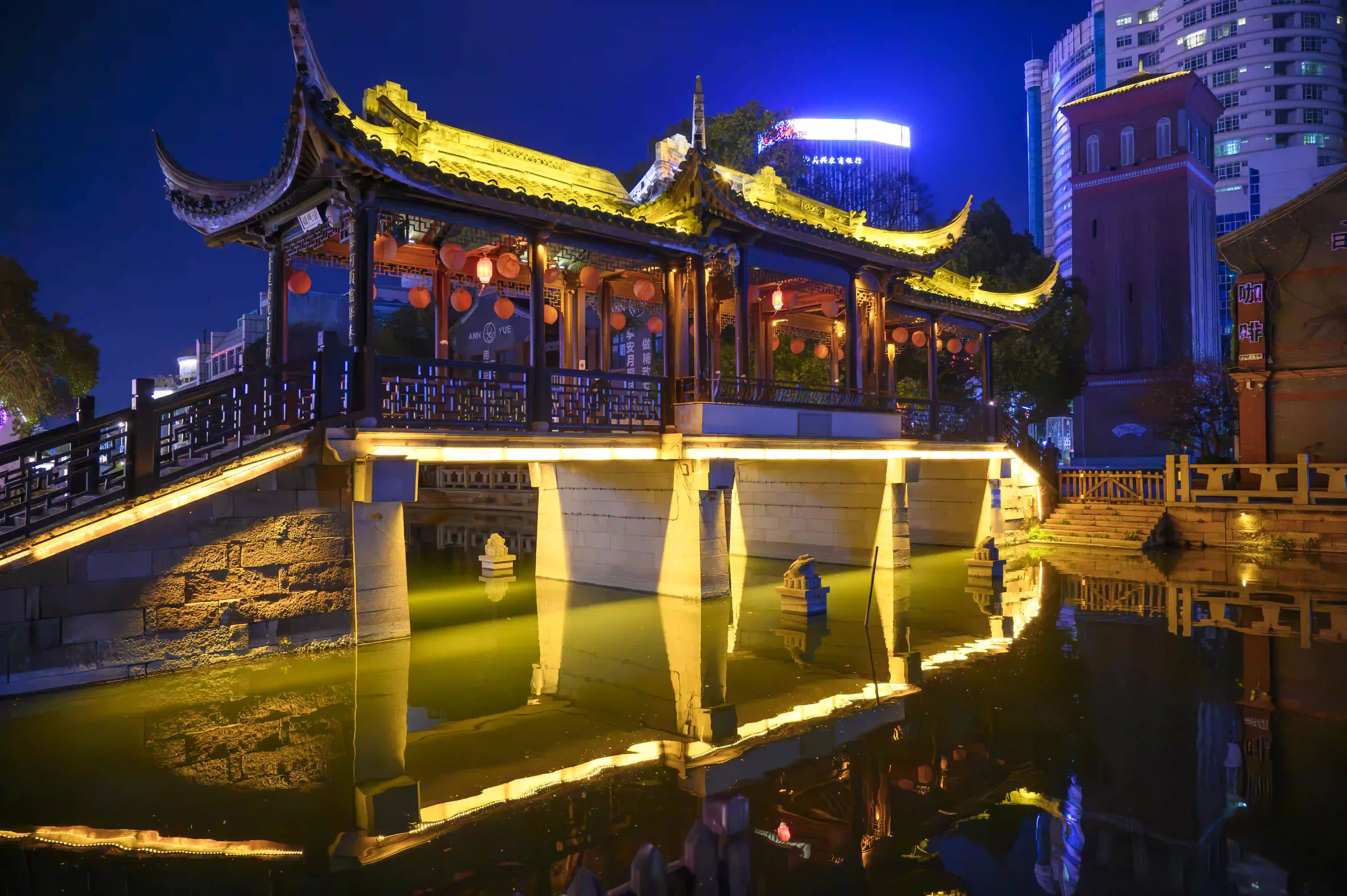 夜晚的青莲桥 夜晚的青莲桥