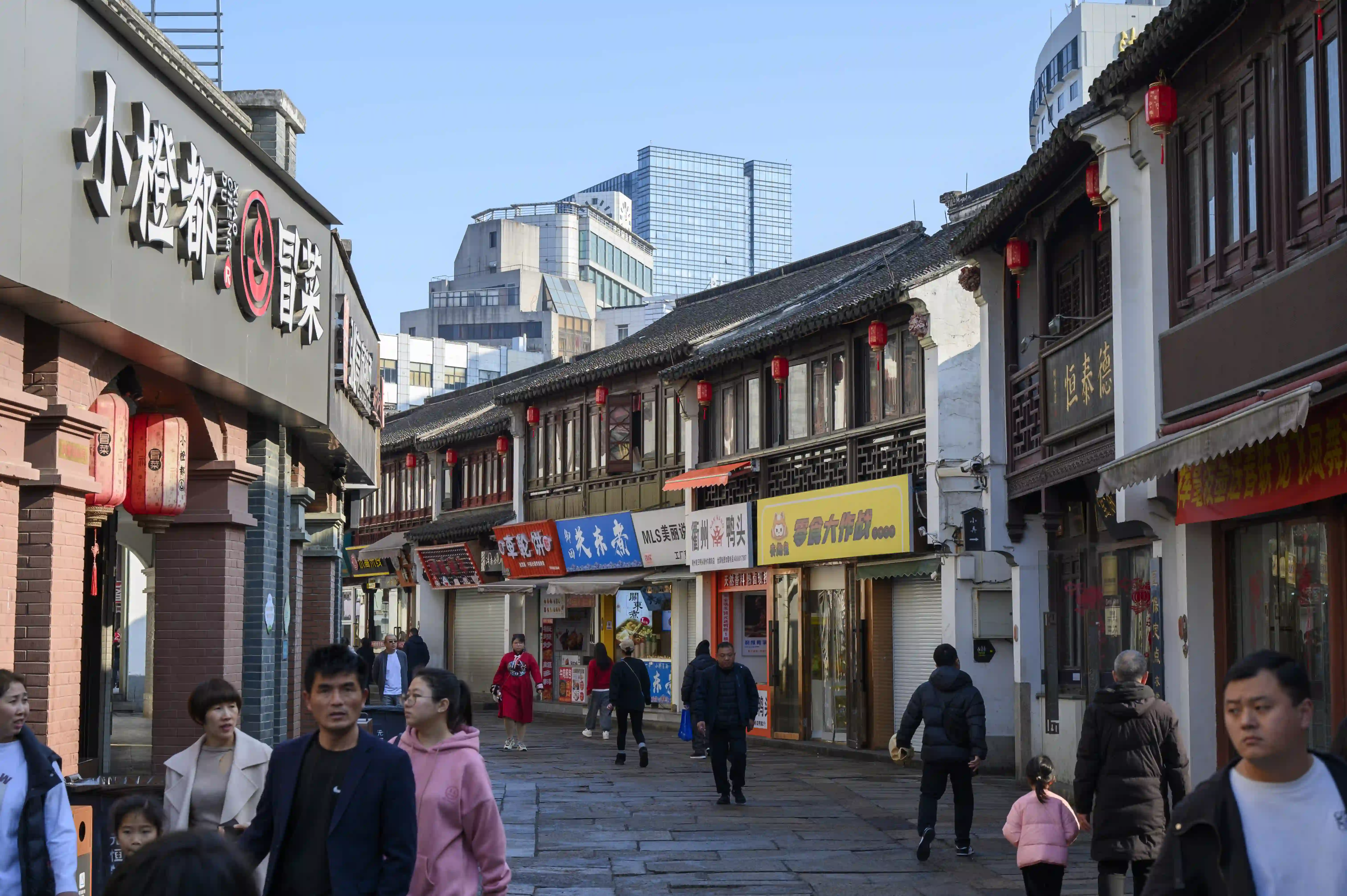 清晨的衣裳街 清晨的衣裳街