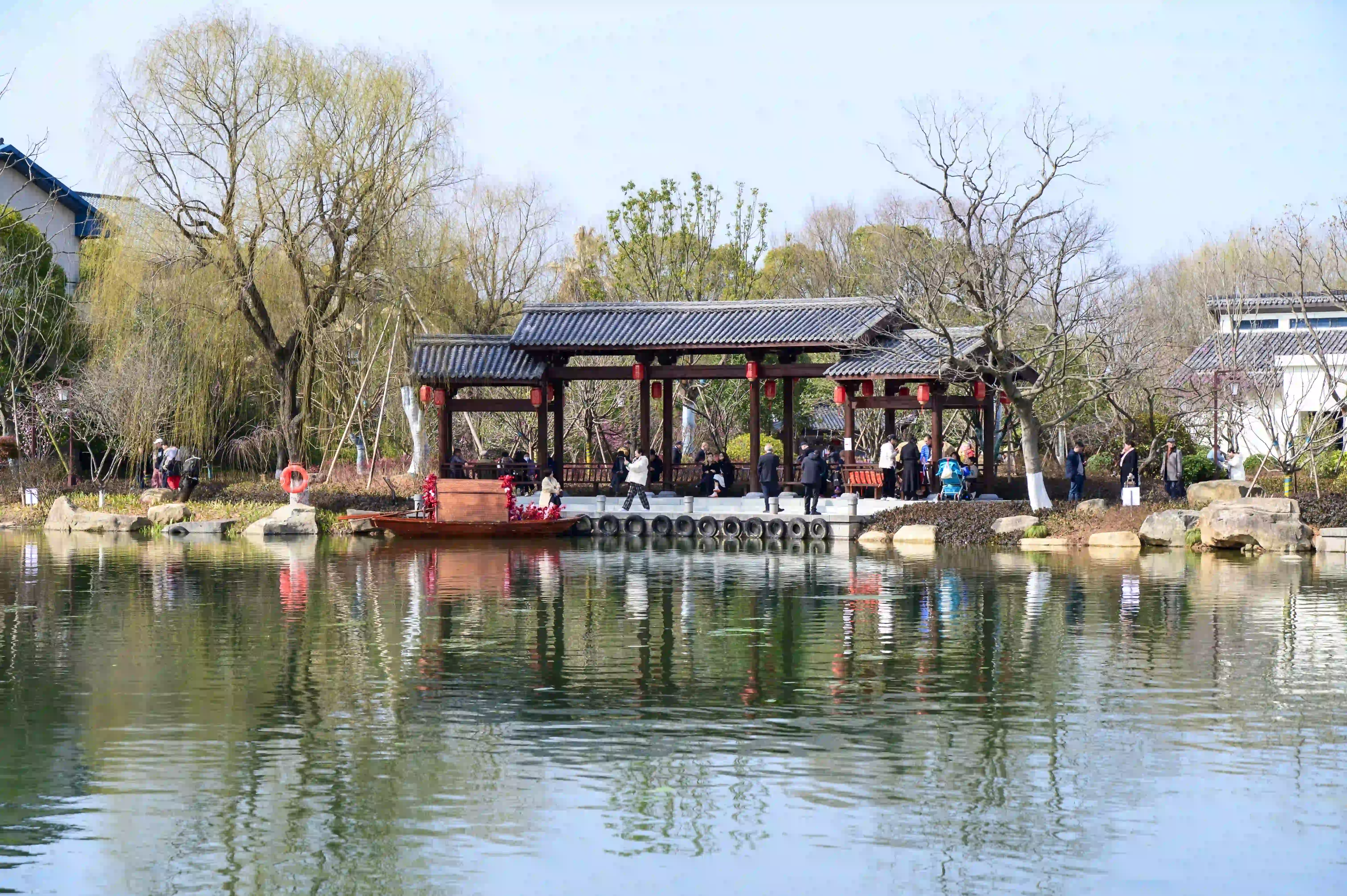 超山北门小湖景色 超山北门小湖景色