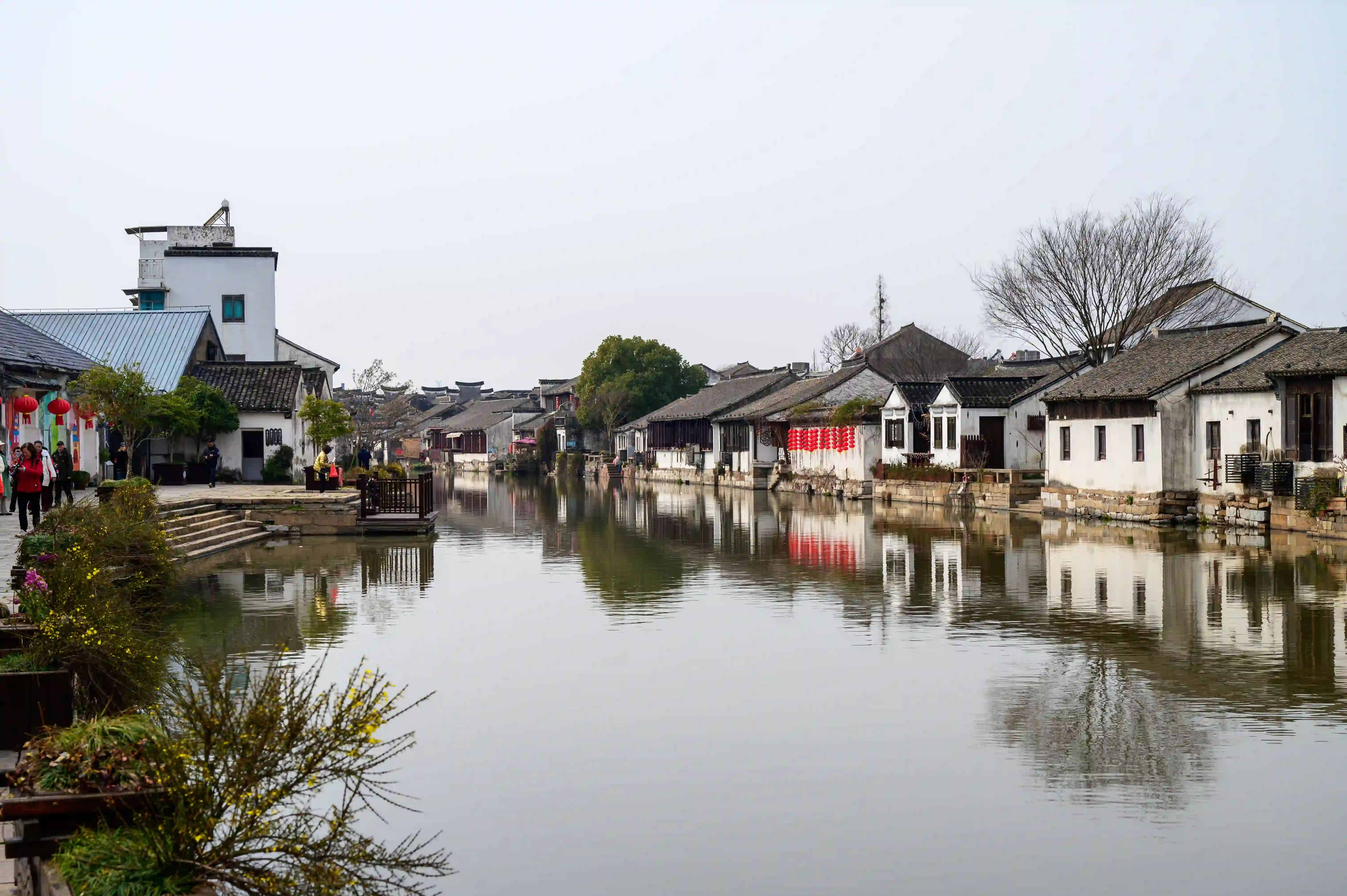 古镇小河两岸景色 古镇小河两岸景色