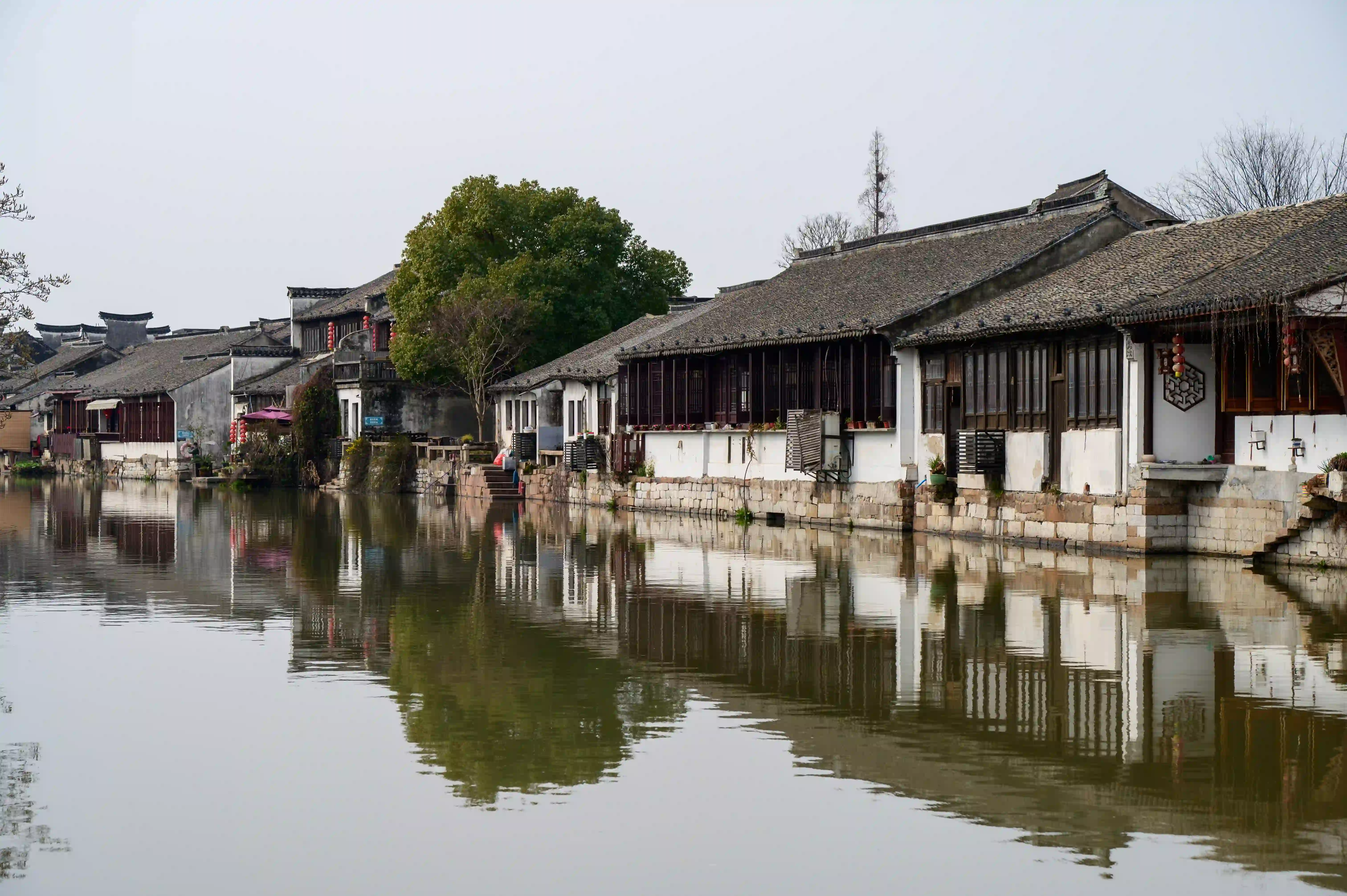 古镇小河两岸景色 古镇小河两岸景色