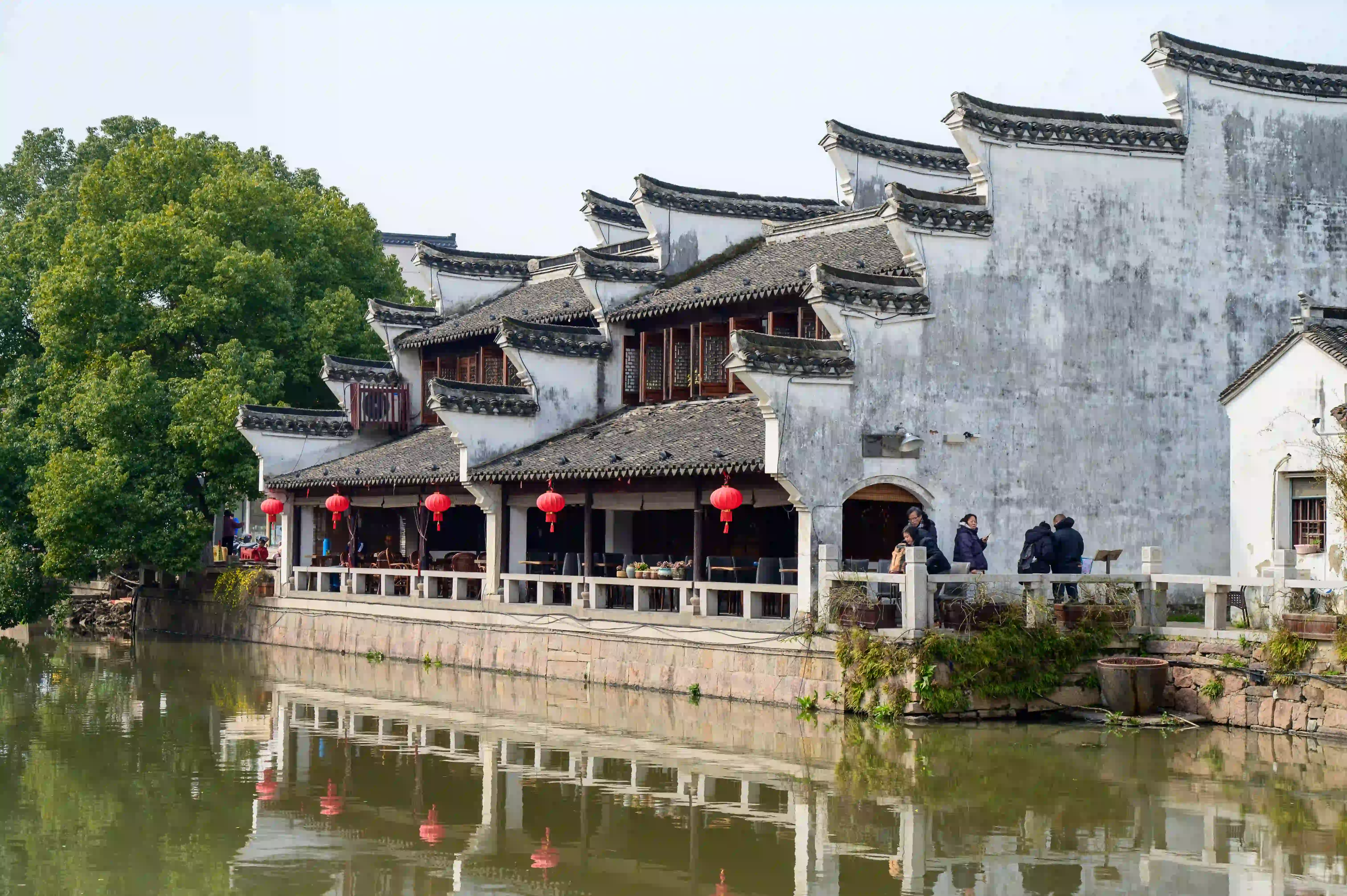 古镇小河两岸景色 古镇小河两岸景色