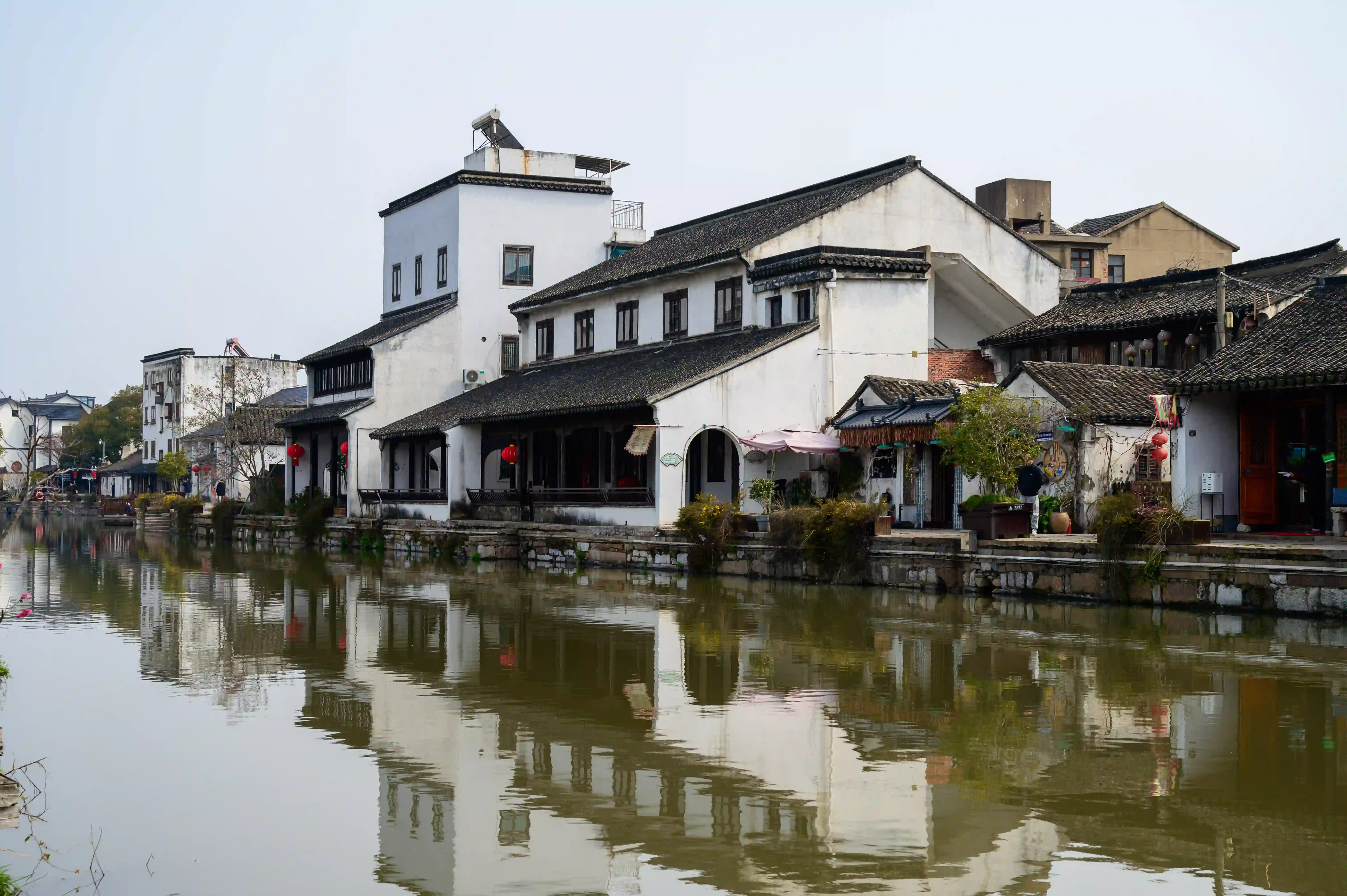 古镇小河两岸景色 古镇小河两岸景色