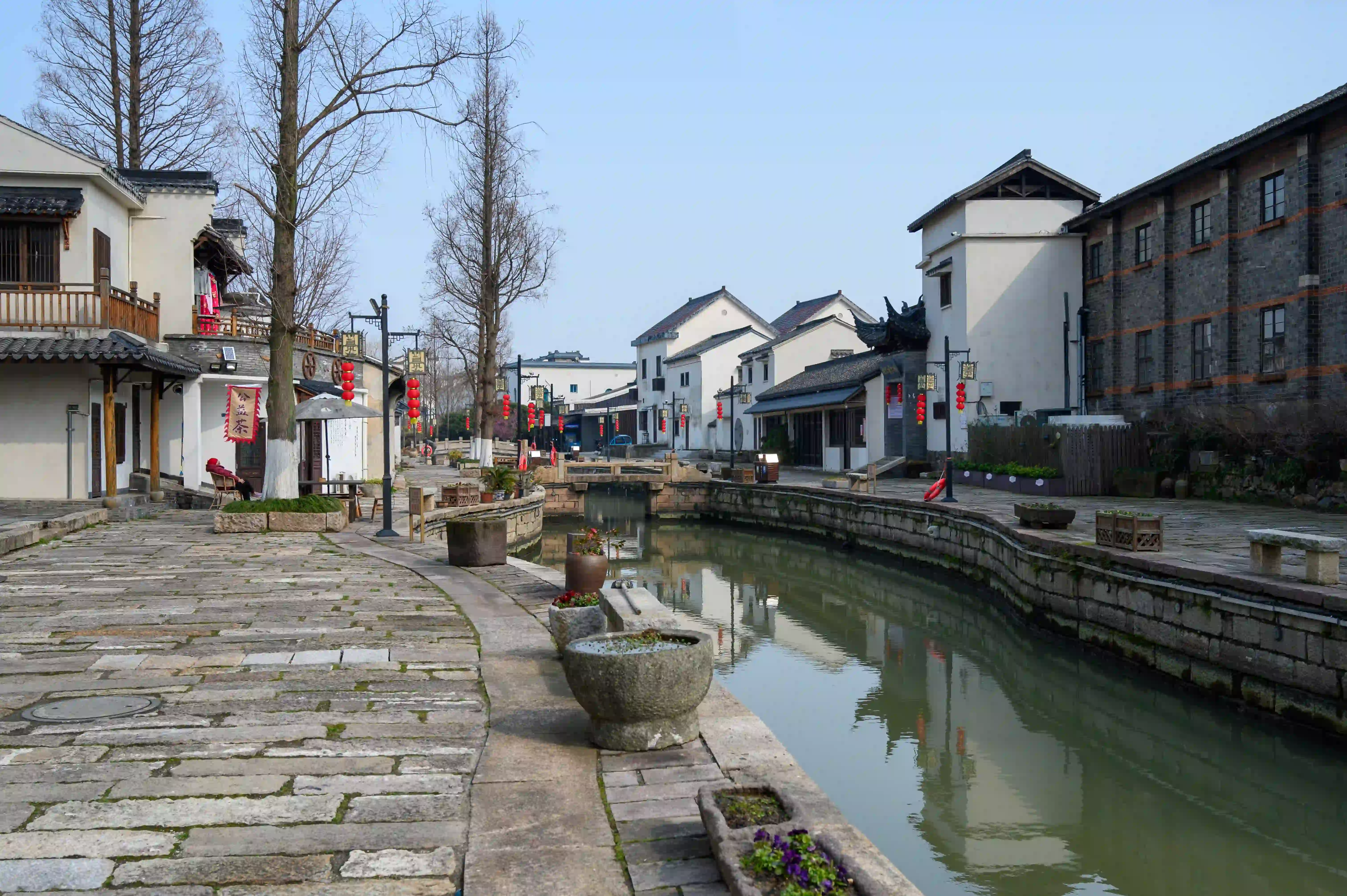 河岸两侧景色 河岸两侧景色