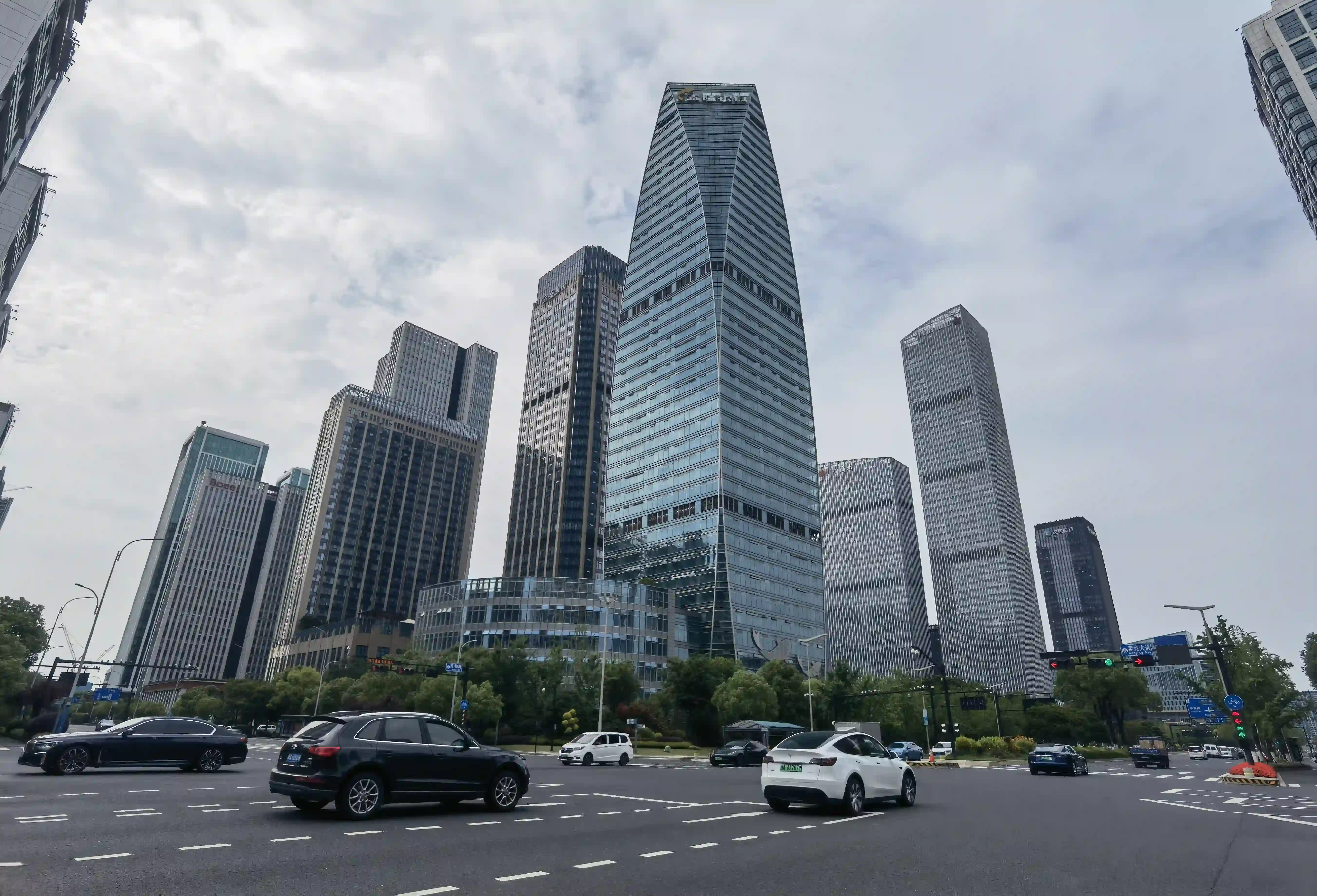 路口等待绿灯 路口等待绿灯
