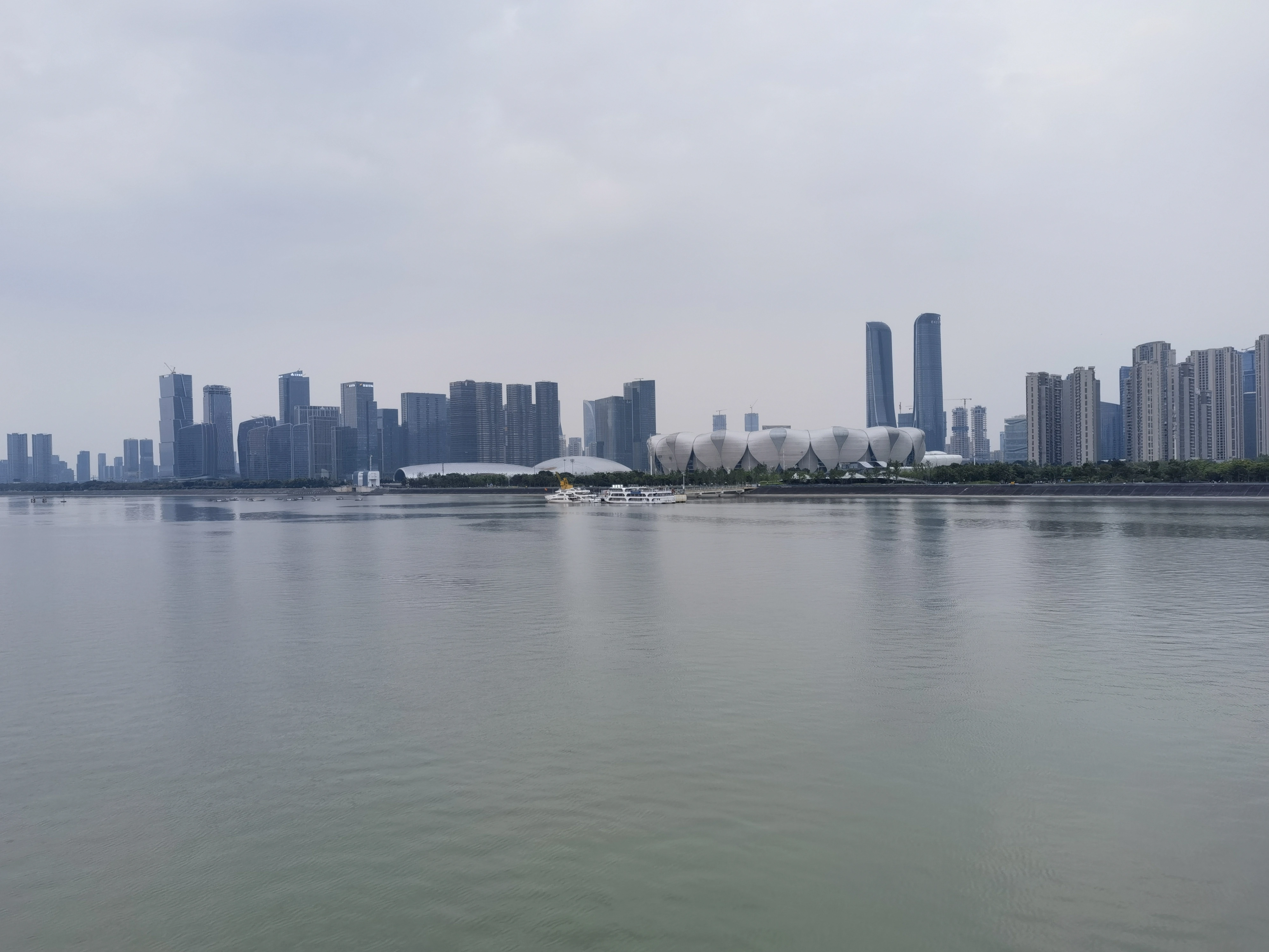 远眺南岸奥体中心 远眺南岸奥体中心