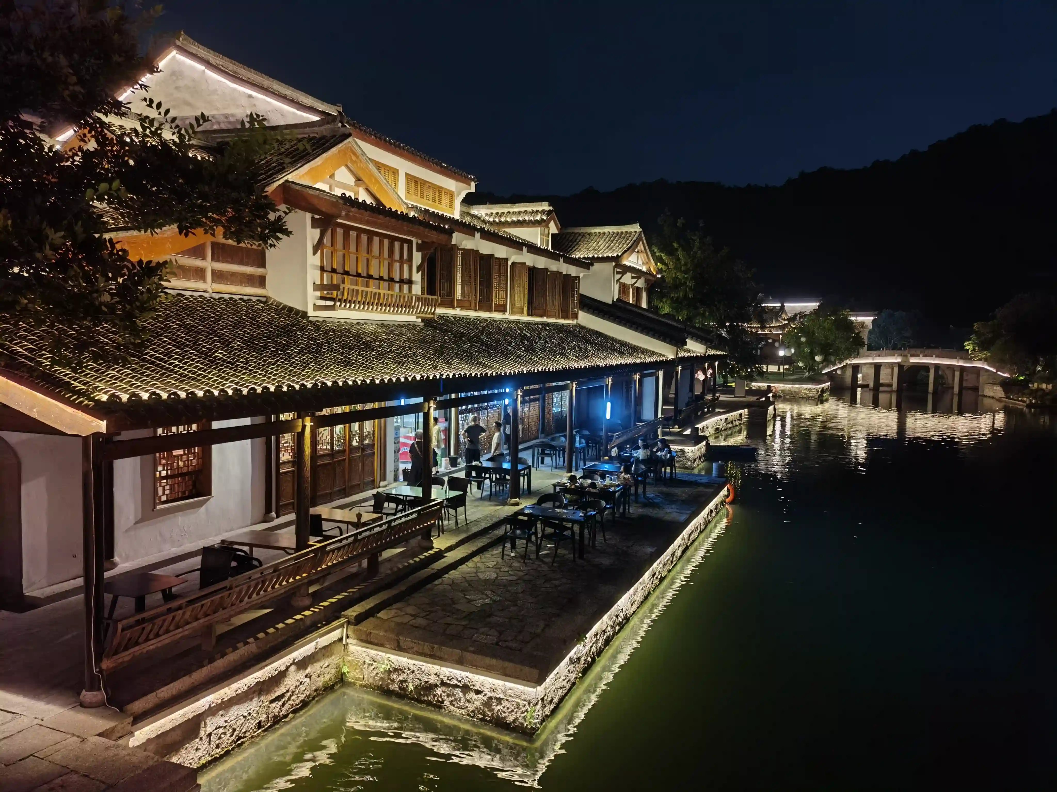 河边的夜景 河边的夜景