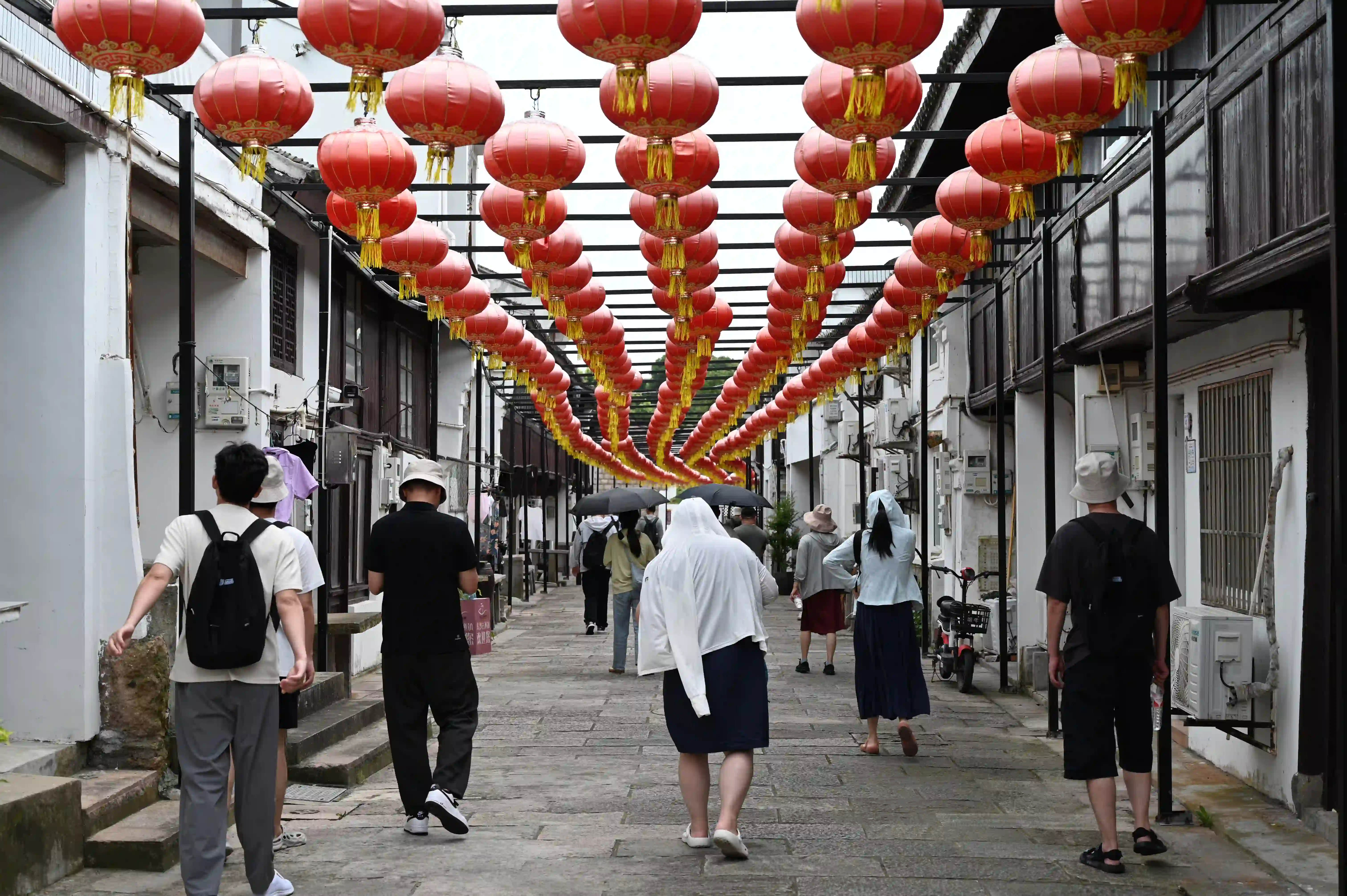 挂着灯笼的街巷 挂着灯笼的街巷